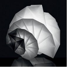 Настольная лампа Artemide 1692010A (MENDORI) IN-EI ISSEY MIYAKE
